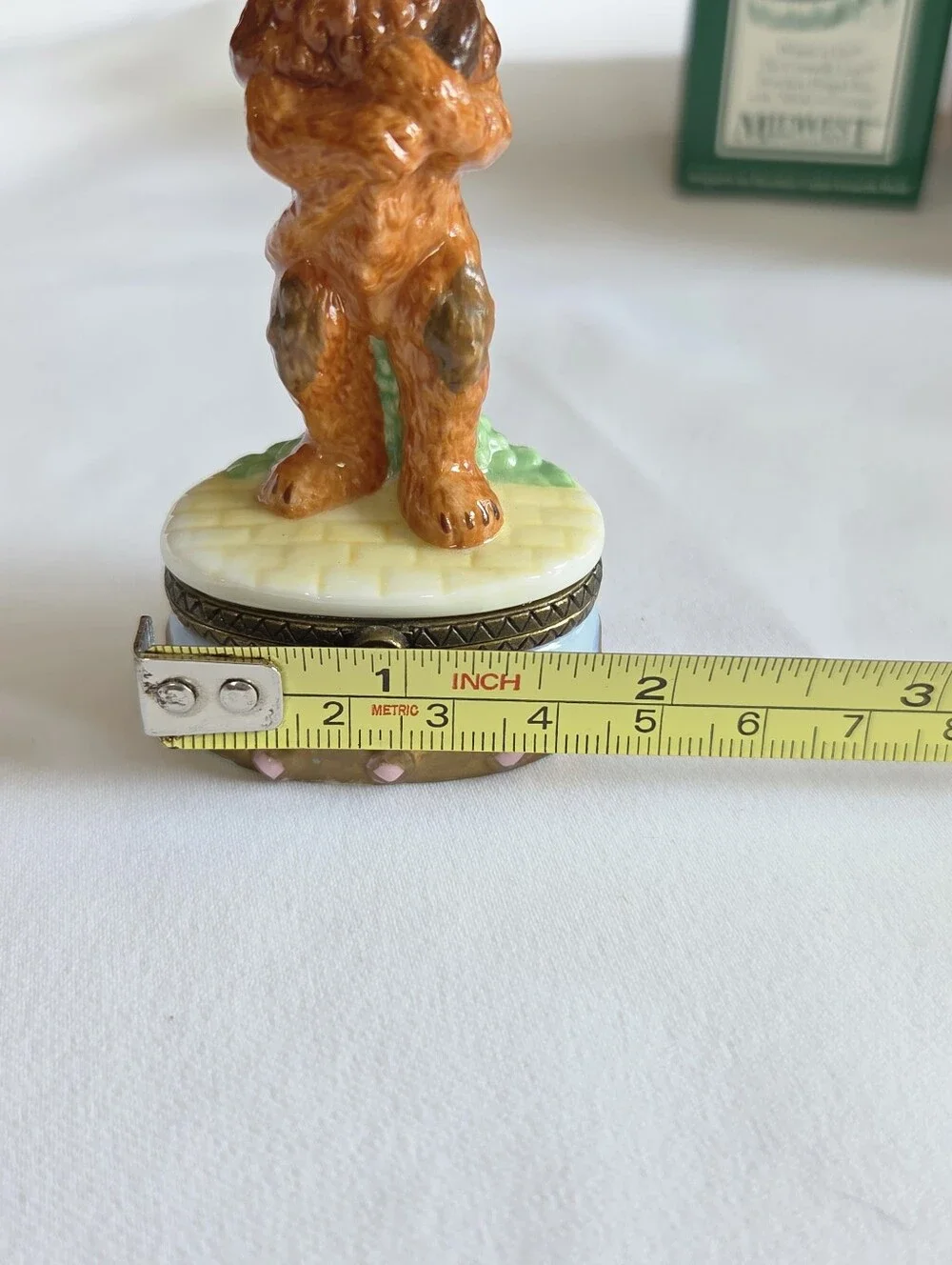 The Wizard of Oz Cowardly Lion Porcelain Hinged Box And Medal Of Courage